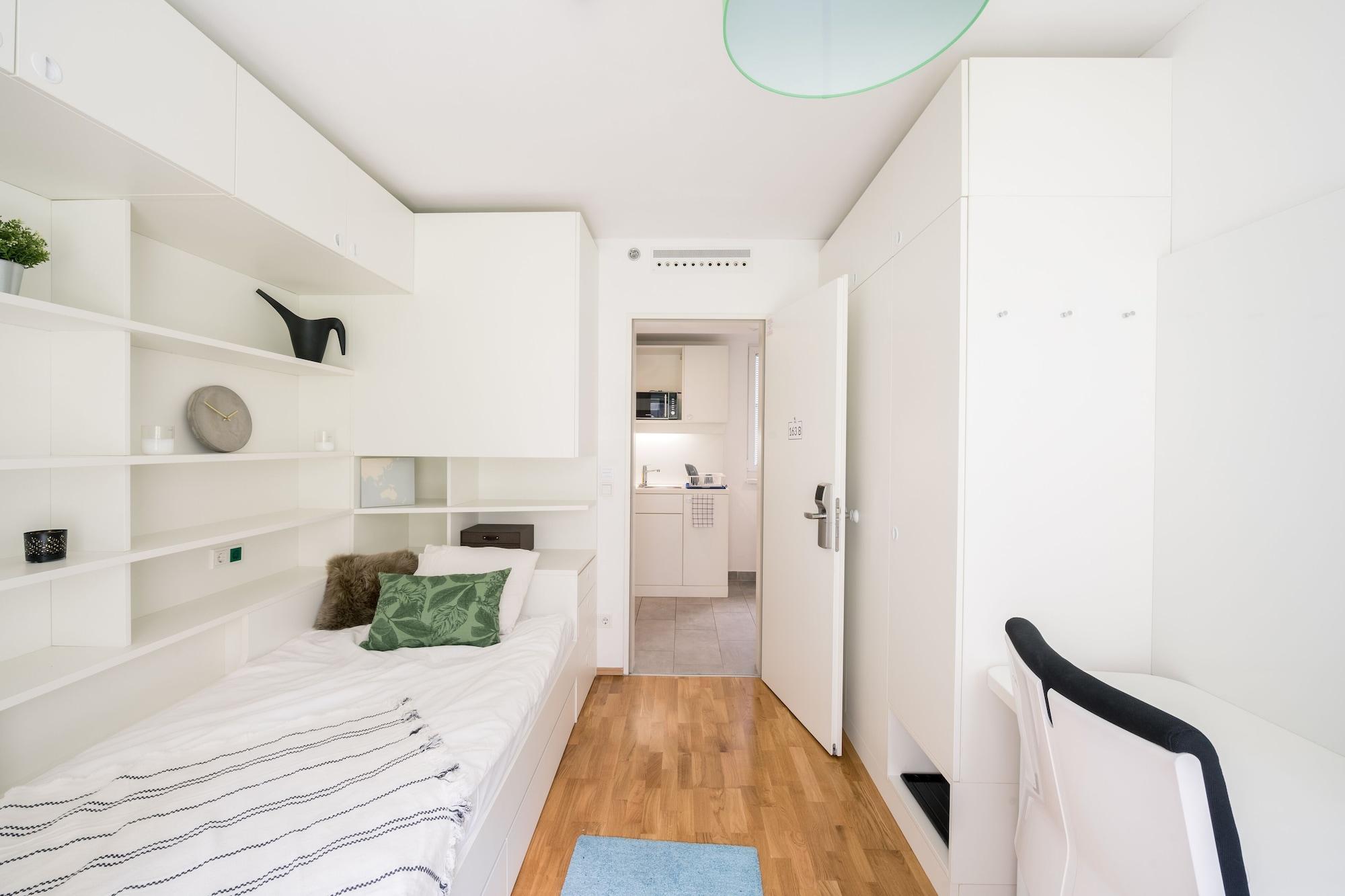Dean's Hotel 3*