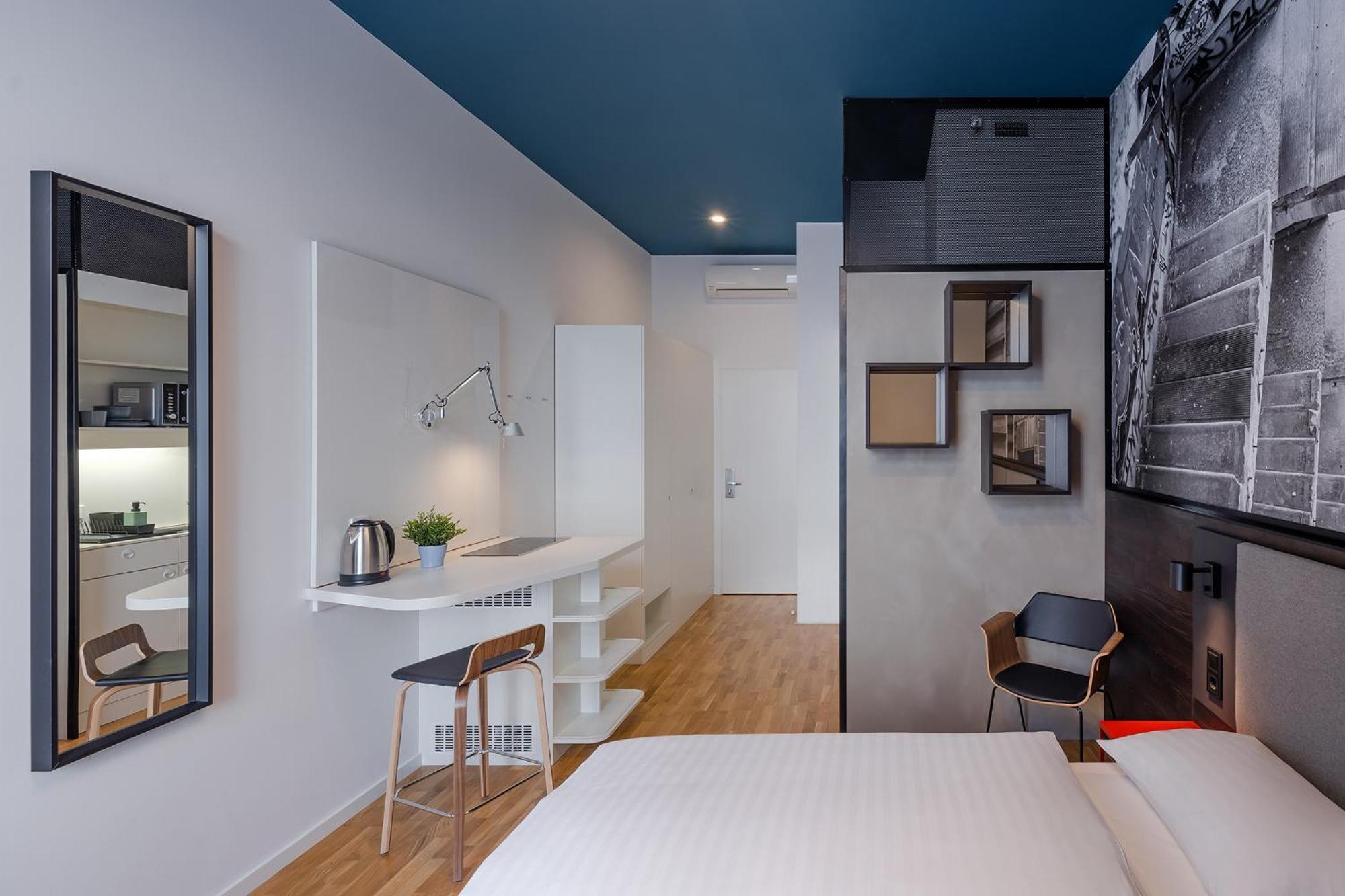 Dean's Hotel 3*